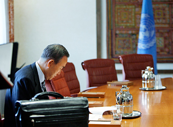 Генеральный секретарь ООН Пан Ги Мун на продовольственном саммите в Риме в 2008 году (Фото ООН / Maрк Гартен)